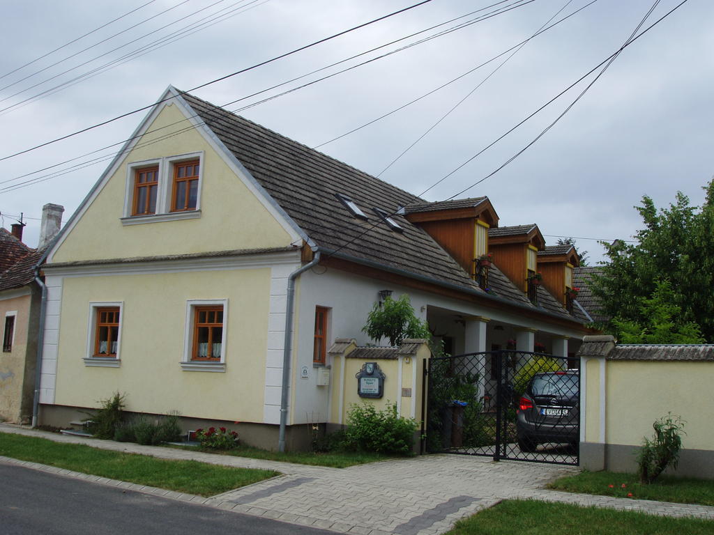 Rudolf's Fogadó Zsira Exterior foto