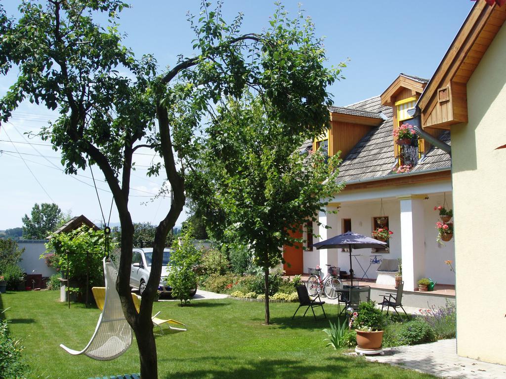 Rudolf's Fogadó Zsira Exterior foto