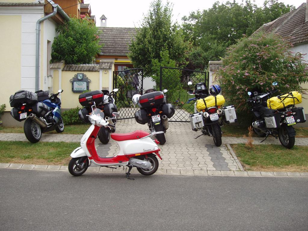 Rudolf's Fogadó Zsira Exterior foto